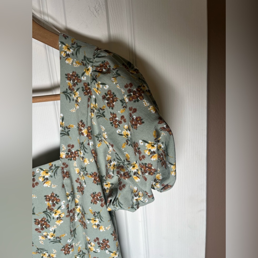 Trixxi Women’s Dress Size M Sage Green Floral Puff Sleeve - Picture 6 of 17